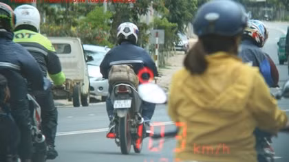 “Phượt thủ” phóng xe như bay gây náo loạn Quốc lộ 20