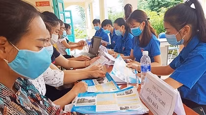 Nhiều hoạt động hỗ trợ học sinh, sinh viên khó khăn dịp Tết Nguyên đán
