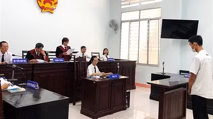 Tranh giành bạn gái, người bị thương tích, kẻ lãnh án tù