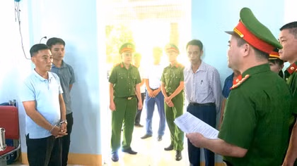 Một cán bộ địa chính bị khởi tố vì “ăn tiền” của dân