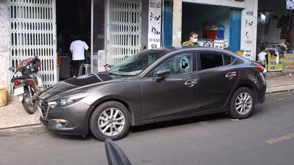 “Ngáo đá” đi đập phá ô tô