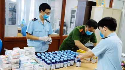 Tăng cường công tác chống buôn lậu vật tư, thiết bị y tế phòng, chống dịch