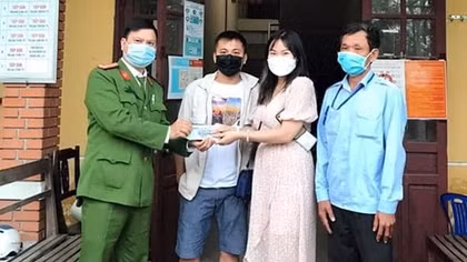 Xúc động những lá thư du khách nước ngoài cảm ơn Công an xứ Huế