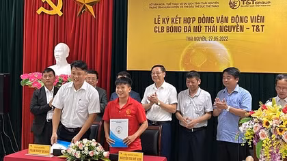 Bóng đá nữ Việt Nam có tiền "lót tay", lương khủng: Nhất thời hay một cuộc cách mạng?
