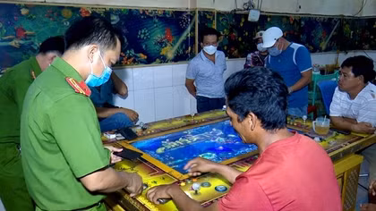 Núp bóng chơi game bắn cá để đánh bạc