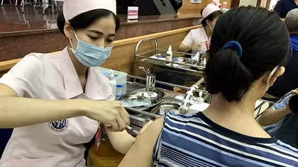 Tỷ lệ bao phủ mũi 1 vaccine phòng COVID-19 đạt 100% ở người từ 18 tuổi trở lên