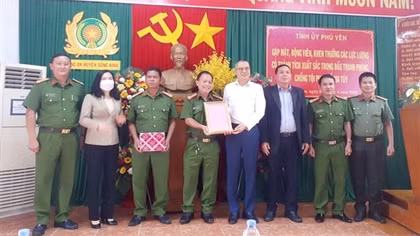 Khen thưởng vụ khám phá khu vườn cần sa 1000m2