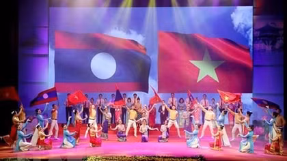Mốc son sáng ngời trong quan hệ Việt Nam – Lào