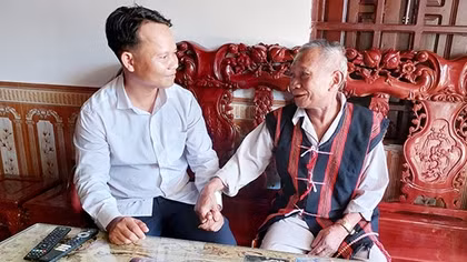 Những cánh chim đầu đàn trên bản, làng người Cơ Tu