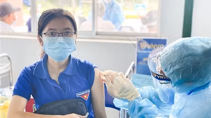 Tiêm mũi nhắc lại, mũi bổ sung phòng biến chủng mới BA.5 xâm nhập
