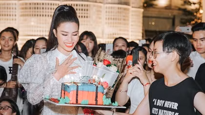 Khi cả fan và nghệ sĩ đều “ngáo” quyền lực