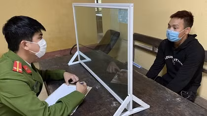 Hai thanh niên dùng dao cướp tài sản của người phụ nữ