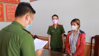 Giám đốc quan hệ khách hàng "giăng bẫy" lãi suất cao