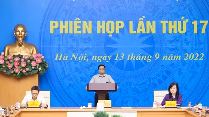 Thủ tướng yêu cầu tháo gỡ vướng mắc cho mua sắm thuốc và thiết bị y tế
