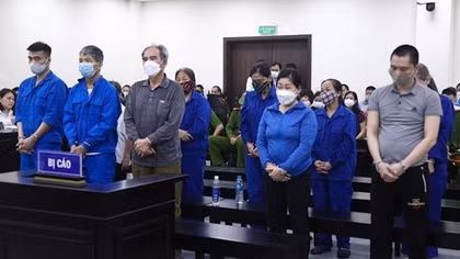 Chủ mưu vụ chiếm đoạt 22 tỷ đồng bỏ trốn, 11 đồng phạm lĩnh án
