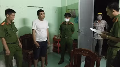 ​Bắt khẩn cấp đối tượng đánh, cướp xe máy của phụ nữ