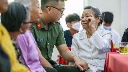 Hòa tiếng tri ân, sẻ chia cùng những "Hòn vọng phu"