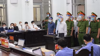 Cựu Chủ tịch Khánh Hoà khai không biết ký vi phạm vì "tin anh em tham mưu"