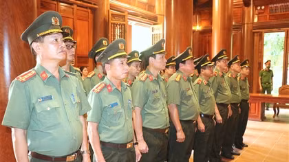 Ủy ban Kiểm tra Đảng ủy Công an Trung ương về nguồn tại Nghệ An và Hà Tĩnh