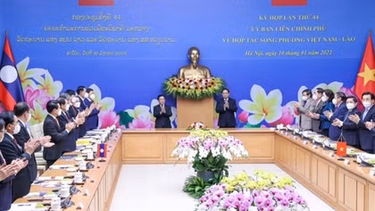 Thủ tướng Việt Nam và Lào chứng kiến lễ ký kết 9 văn kiện hợp tác giữa hai nước