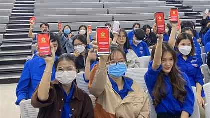 Tuổi trẻ Công an Khánh Hòa hướng dẫn cài đặt ứng dụng VNeID