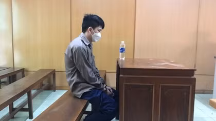 Lĩnh 2 năm tù vì tổ chức cho đồng hương ở lại Việt Nam trái phép