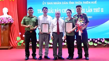 Nữ Đại úy Công an đam mê nghề báo