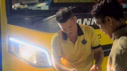 Xe khách đường dài nhờ Công an tìm trả ví cho khách đánh rơi