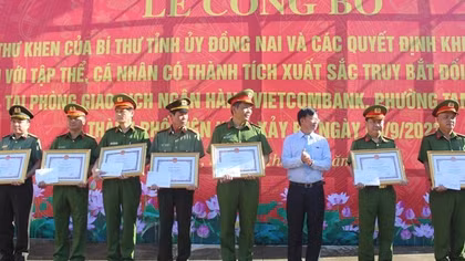 Khen thưởng tập thể, cá nhân điều tra truy bắt nhanh đối tượng cướp ngân hàng