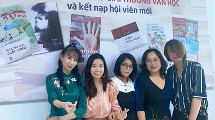 Nhà văn trẻ đang ở đâu?
