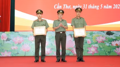 Xuất hiện nhiều gương điển hình tiên tiến vì nhân dân phục vụ