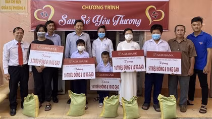 Agribank thị xã Gò Công với chương trình “San sẻ yêu thương”