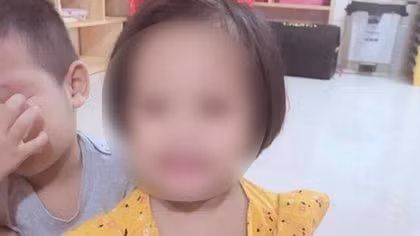 Bé gái 3 tuổi bị người tình của mẹ đóng đinh vào đầu đã tử vong