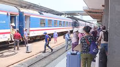 Đường sắt chạy thêm nhiều tàu Hà Nội - Đồng Hới trong tháng 5