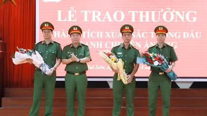 Trao thưởng Ban chuyên án khám phá vụ sát hại nam sinh cấp 2