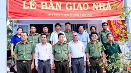 Công an tỉnh Bạc Liêu tặng nhà tình thương cho hộ nghèo