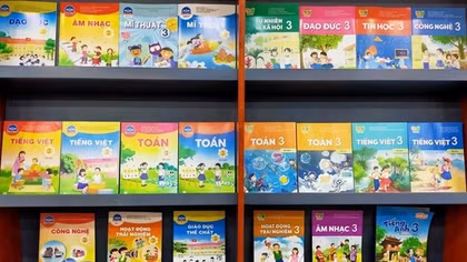 Giá sách giáo khoa mới cao gấp 2-3 lần do đâu?