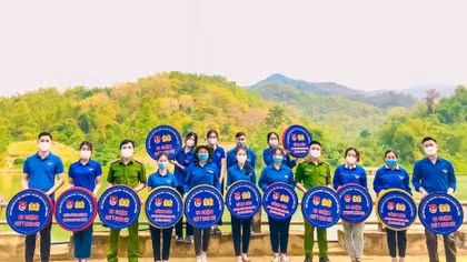 “Hô biến” lốp xe hỏng thành biển báo giao thông thú vị