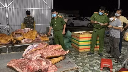 Hơn 1 tấn thịt heo không nguồn gốc trong cơ sở dịch vụ tiệc cưới