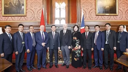 Chủ tịch Quốc hội Vương Đình Huệ hội đàm với Chủ tịch Hạ viện Anh Lindsay Hoyle