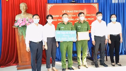Khen thưởng Công an TP Tây Ninh xuất sắc trong đấu tranh với tội phạm dịp cận Tết