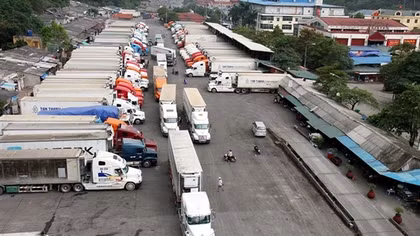 Nên có khu trung chuyển, "vùng đệm xanh" ở khu vực cửa khẩu