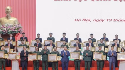 Chủ tịch nước trao giải thưởng Hồ Chí Minh cho 2 công trình khoa học lĩnh vực quân sự, quốc phòng