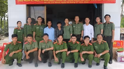 Sửa nhà giúp đồng đội an tâm công tác