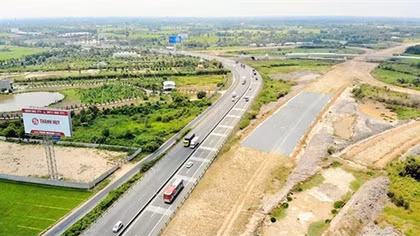 Hàng loạt nhà thầu bị cảnh cáo vì chậm tiến độ đường cao tốc
