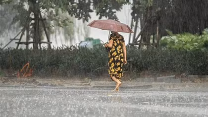 Mưa giông kéo dài ở Bắc và Trung Bộ, nguy cơ lũ quét và sạt lở đất