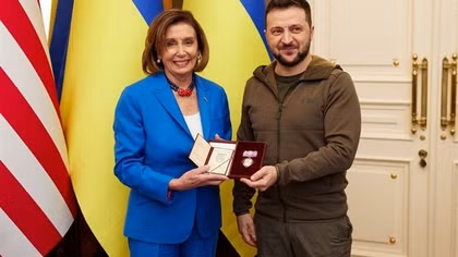 Chủ tịch Hạ viện Mỹ bất ngờ đến thăm Ukraine