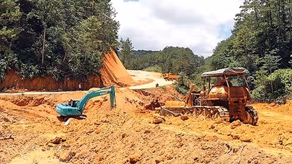 Nguy cơ chậm tiến độ các dự án cải tạo, nâng cấp các đoạn xung yếu trên QL24 và QL25