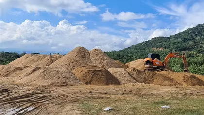 Hàng trăm khối cát khai thác trái phép bỗng dưng... biến mất