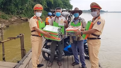 Đình chỉ hoạt động 2 bến đò tự phát qua sông Thu Bồn